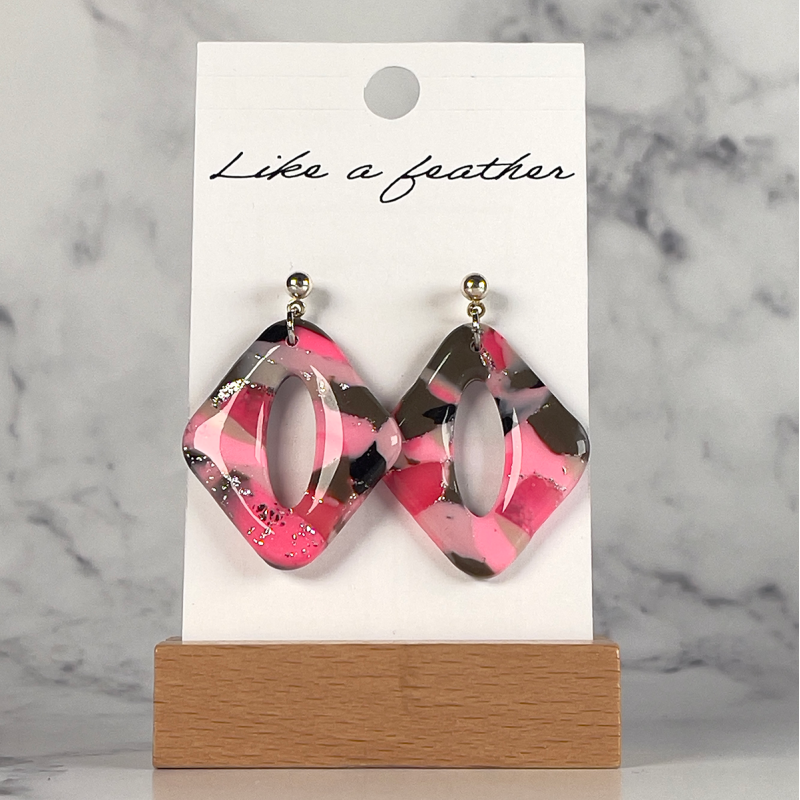 dangling earrings shaped like pierced rhombus, in rose, neon