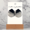 Boucles d'oreilles puces, de couleurs noire, argentée.