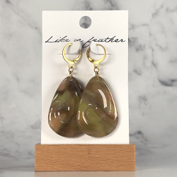 dangling earrings, in khaki, pale pink, pastel green color.