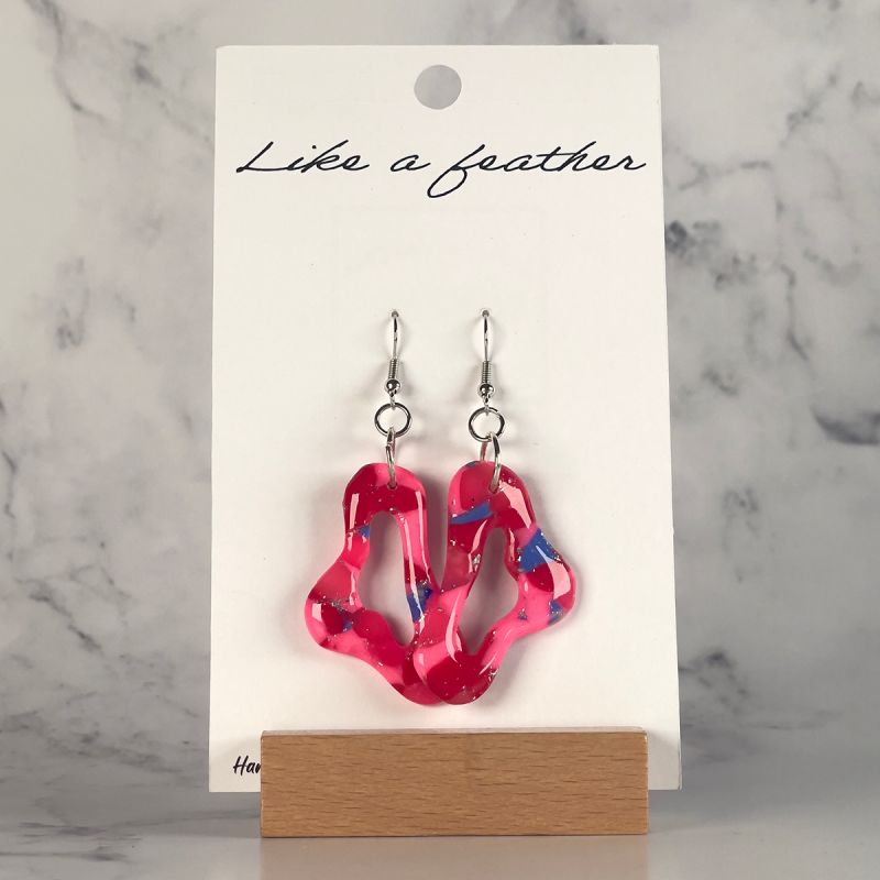 Boucles d'oreilles pendantes de forme organique, de couleurs
