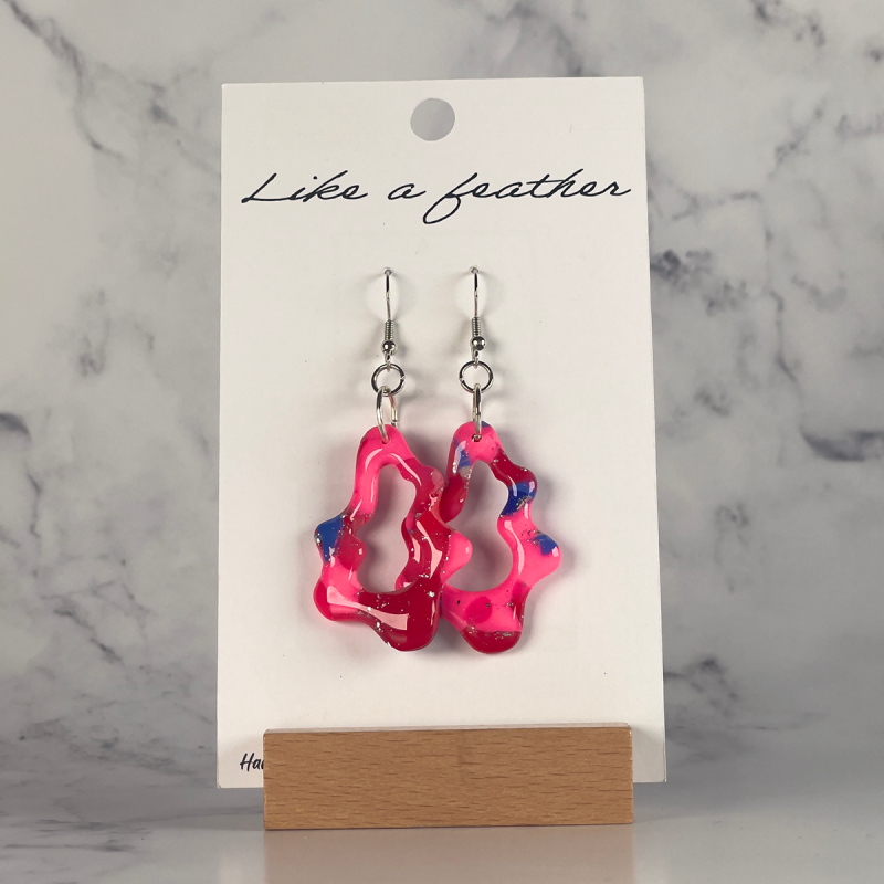 Boucles d'oreilles pendantes de forme organique, de couleurs