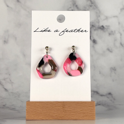 dangling earrings shaped like pentagon, in rose, khaki, sand