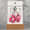 Boucles d'oreilles créoles de forme organique, de couleurs r