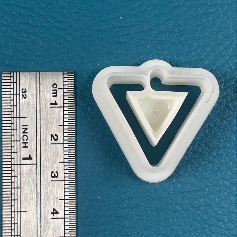 Cutter in the shape of triangle (Different available sizes).