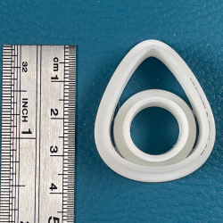 Vykrajovač v tvare vajce (30 x 24 mm).