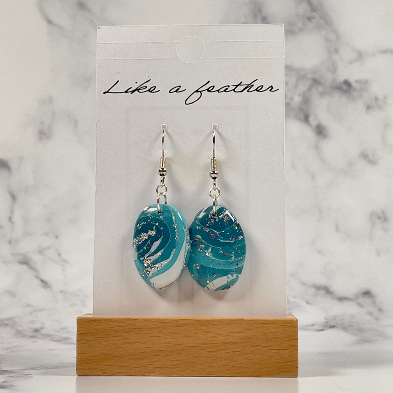 dangling earrings shaped like oval, in blue, white, silver c
