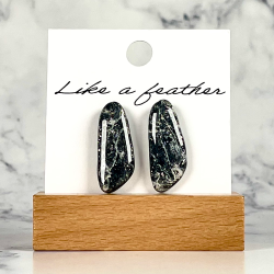 stud earrings shaped like pebble, in black, white, silver co