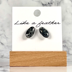 stud earrings shaped like oval, in black, white, silver colo