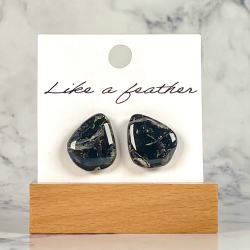 stud earrings shaped like pebble, in black, white, golden co
