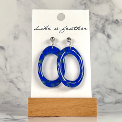 dangling earrings shaped like pierced oval, in blue, transpa