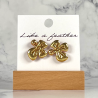 stud earrings shaped like flower, in Golden color.