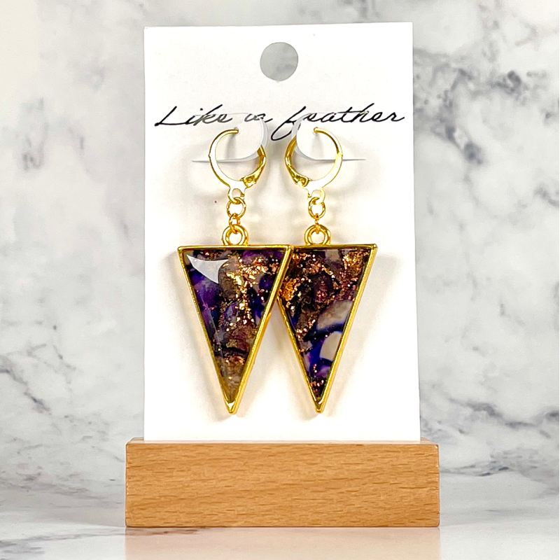 dangling earrings shaped like triangle, in purple, transpare