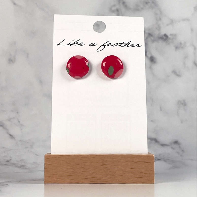 stud earrings shaped like circle, in red, rose, green color.
