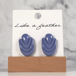stud earrings shaped like half-oval with drop, in lila color
