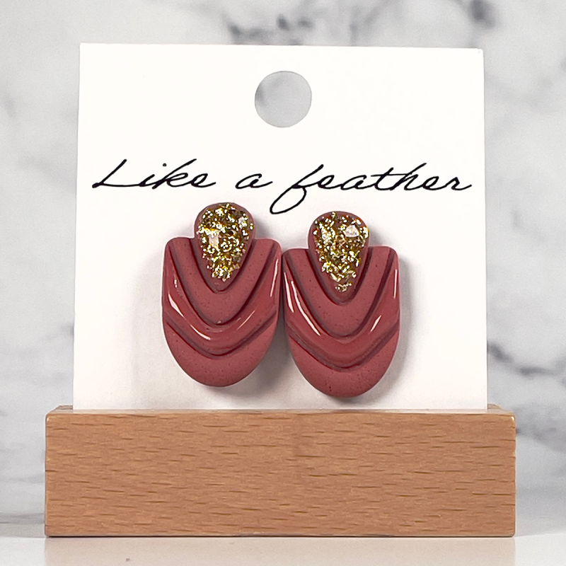 Boucles d'oreilles puces en forme de demi ovale avec goutte,