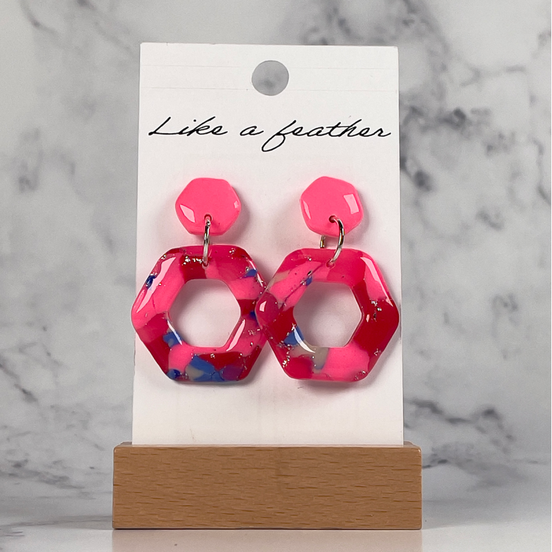 dangling earrings shaped like hexagone, in neon pink, red, b