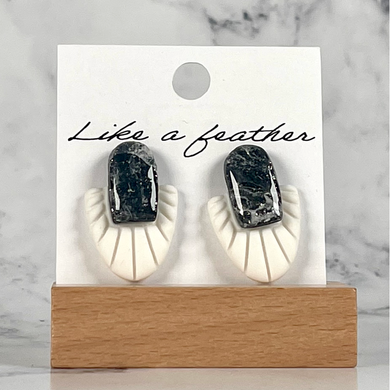 stud earrings shaped like two opposing half-ovals, in white,