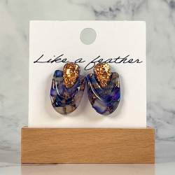 stud earrings shaped like half-oval with drop, in golden, pu