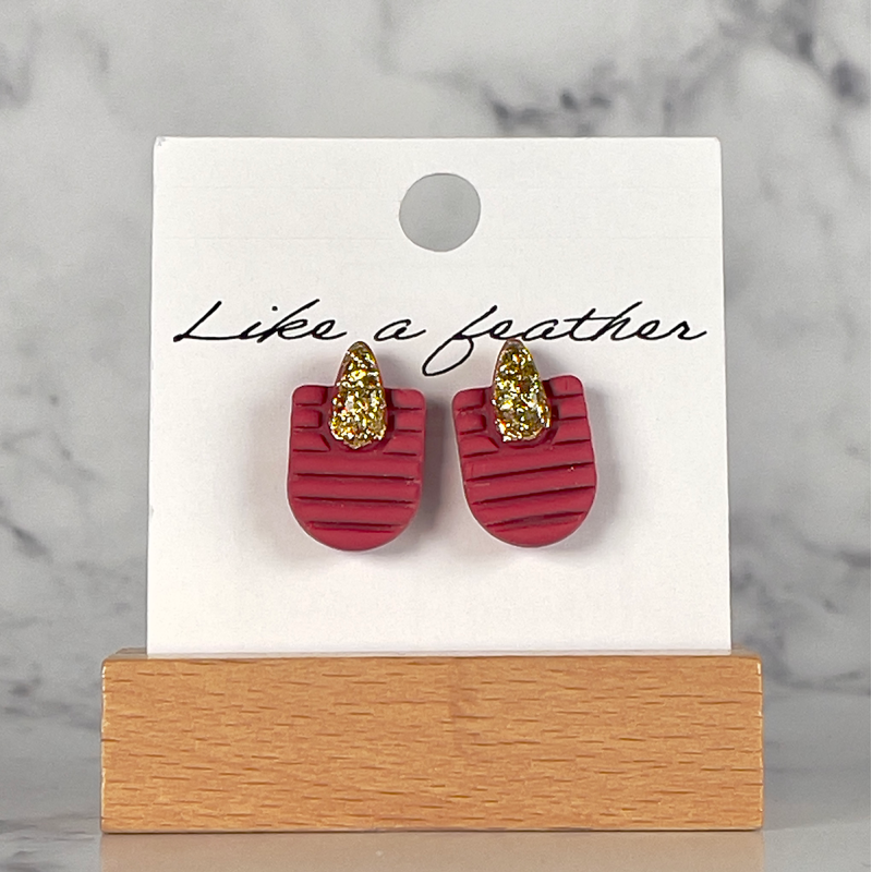 Boucles d'oreilles puces en forme de demi ovale avec goutte,