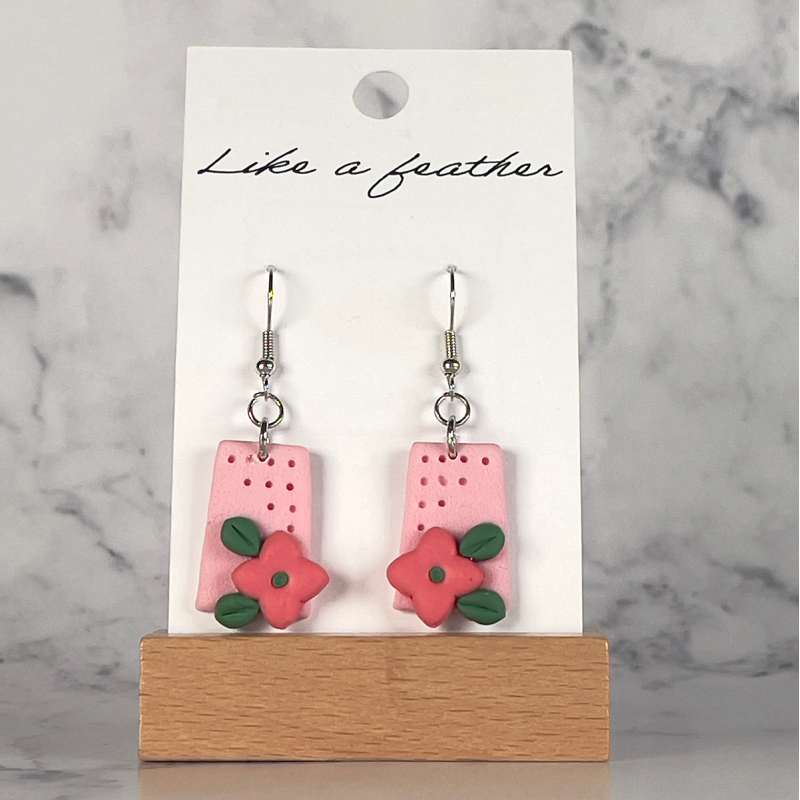 dangling earrings shaped like trapezoid, in pastel rose, red
