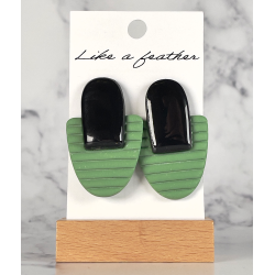 stud earrings shaped like half-oval and oval, in black, moss