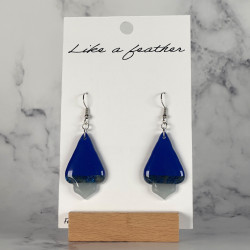 dangling earrings shaped like inverted amphora, in blue, whi