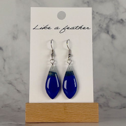 dangling earrings shaped like drop, in blue, white, grey col