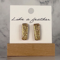 stud earrings shaped like rectangle, in Golden color.