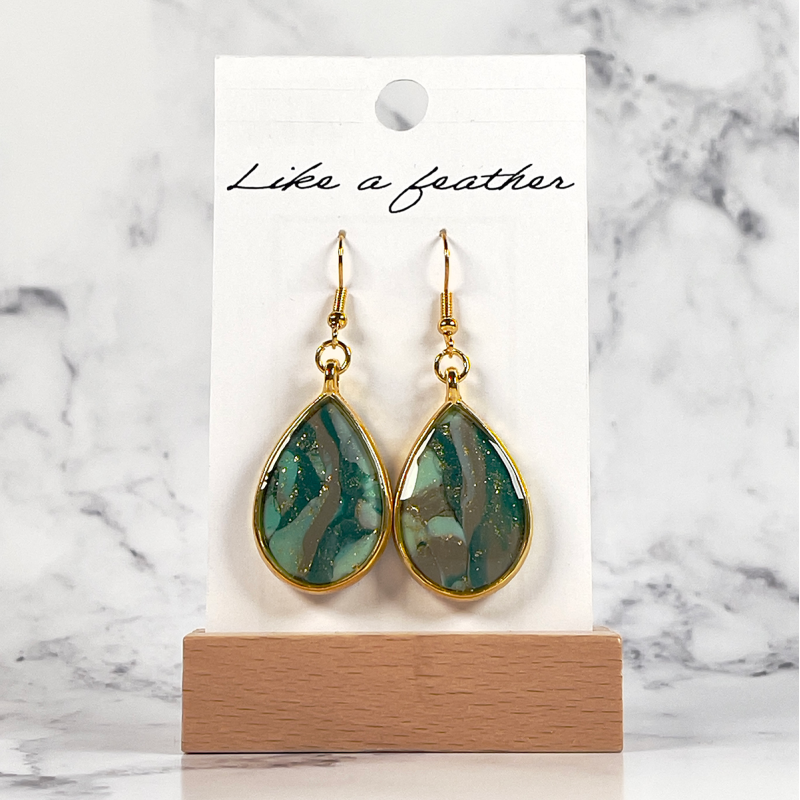dangling earrings shaped like drop, in pine green, apple gre
