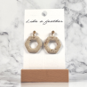 dangling earrings shaped like hexagone, in sand color.