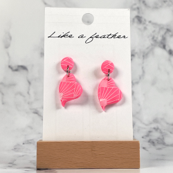 dangling earrings shaped like heart, in neon pink, white col