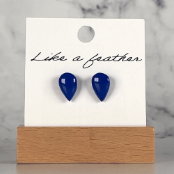 stud earrings shaped like drop, in Blue color.